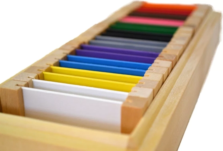 Practical box for clear storage and working in pairs