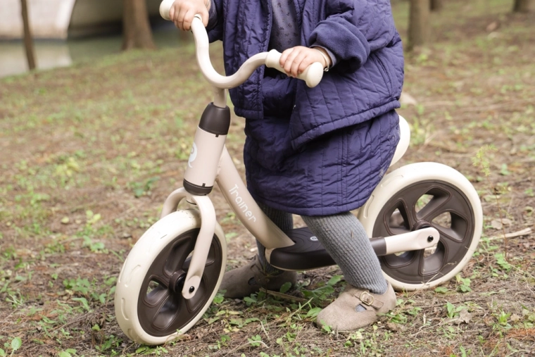 Stabilna niska konstrukcija za lako sjedanje