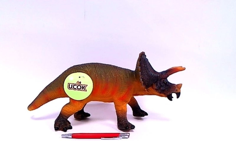 Mekani dinosaurus triceratops sa zvukom