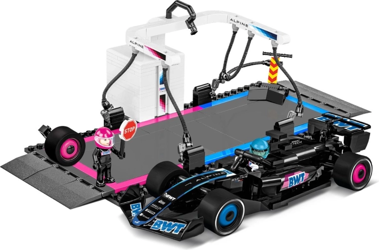 477 pieces, 2 minifigures and lots of play options