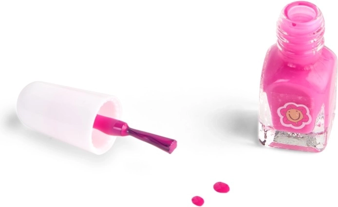 Obojeni nokti u trenu