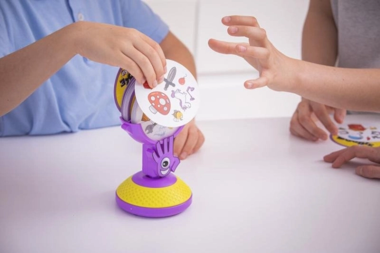 Two speeds for easy difficulty adjustment