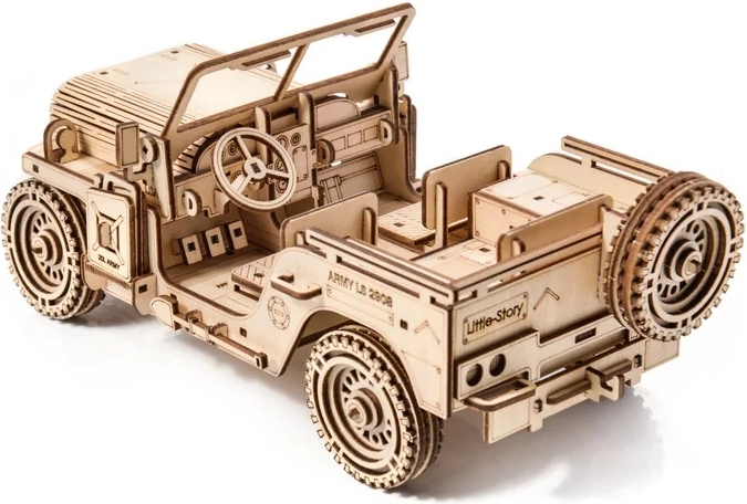 Detaljan drveni model vojnog vozila