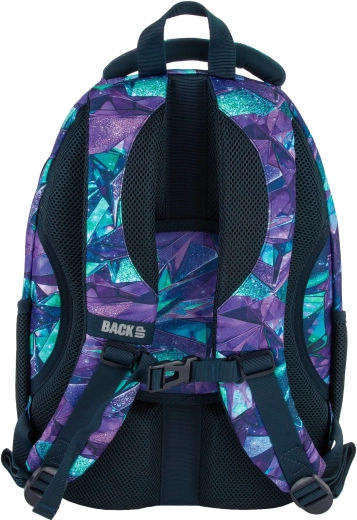 Comfortable carrying thanks to an ergonomic back panel and chest strap