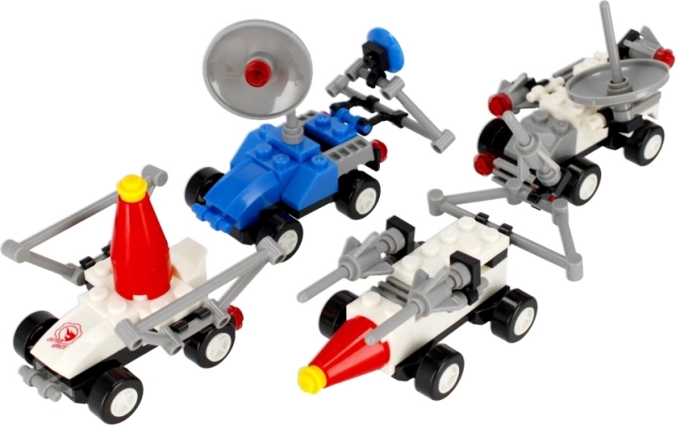 Četiri svemirska modela u jednom izdanju