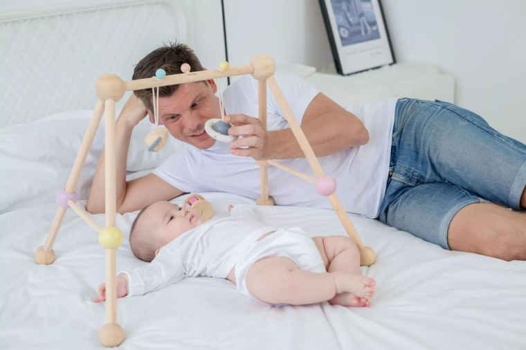 2 zamjenjive viseće igračke za razvoj bebe