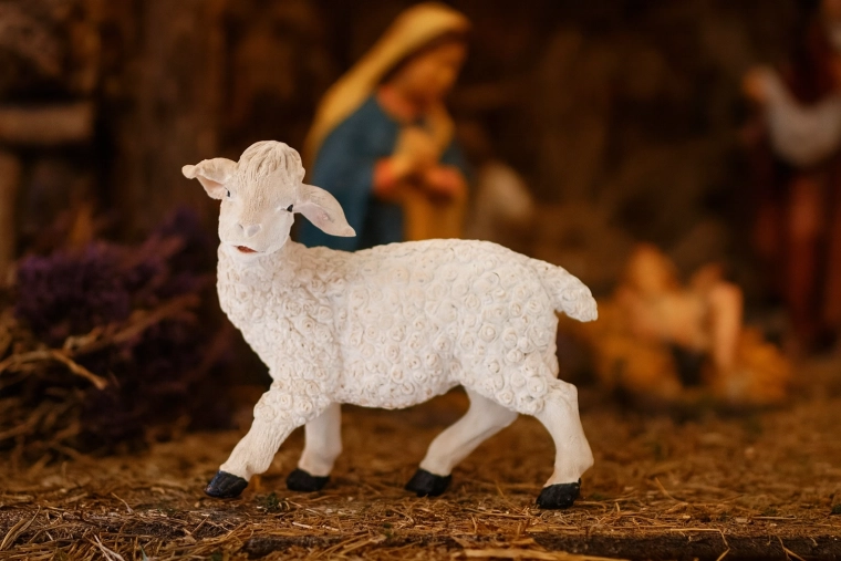 Figura ovce od poliresina 25 cm