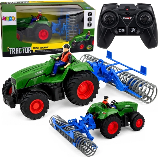 Zeleni RC traktor s poljskim valjkom i figurom farmera 1:24