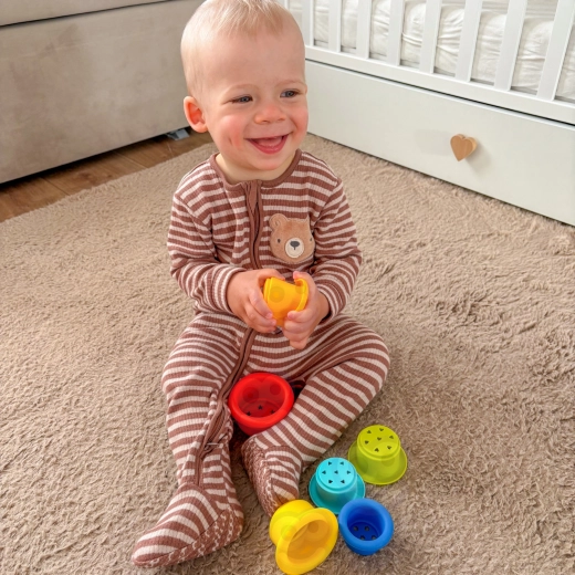 Čašice za slaganje za finu motoriku