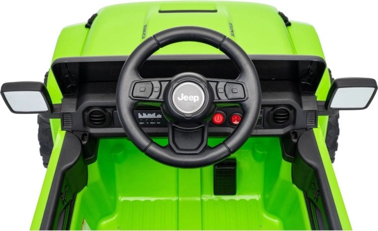Detaljan kokpit s Jeep volanom