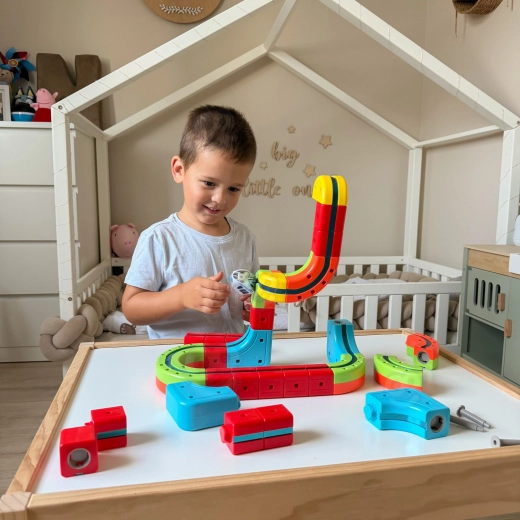 Magnetic anti-gravity track