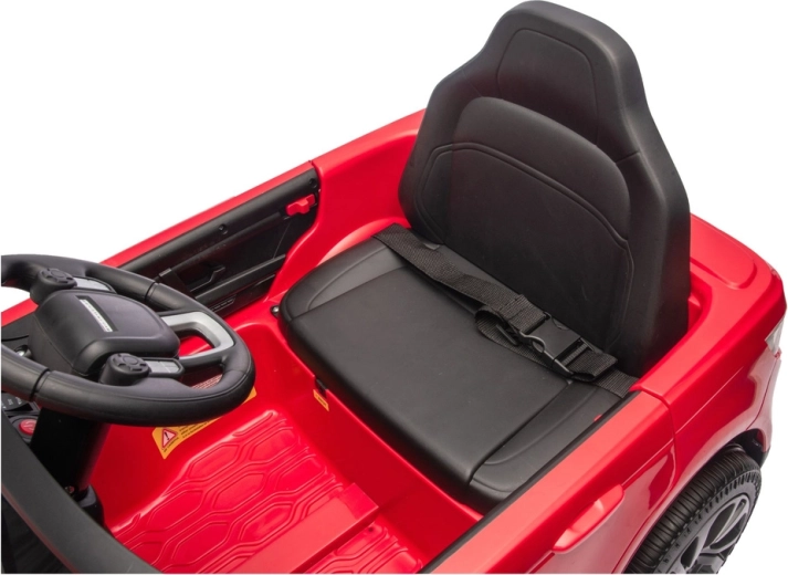 Safe seat with belt and intuitive cockpit
