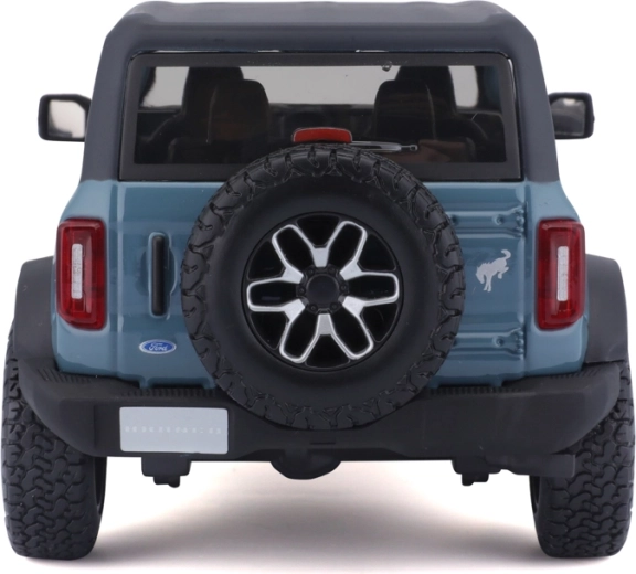 Off-road stil Ford Bronca s rezervnim kotačem