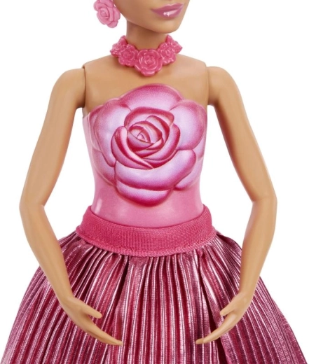 Detaljna cvjetna odjeća i dodaci