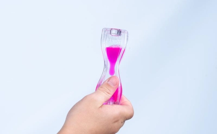 Fidget Blox Vision antistresna kocka s obojenom lavom – ljubičasta