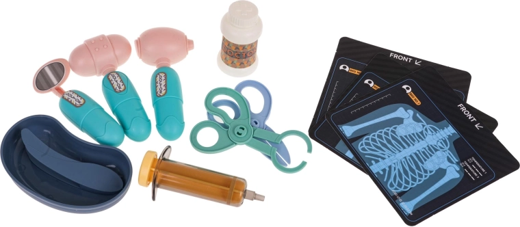 Extensive accessories for playing doctor