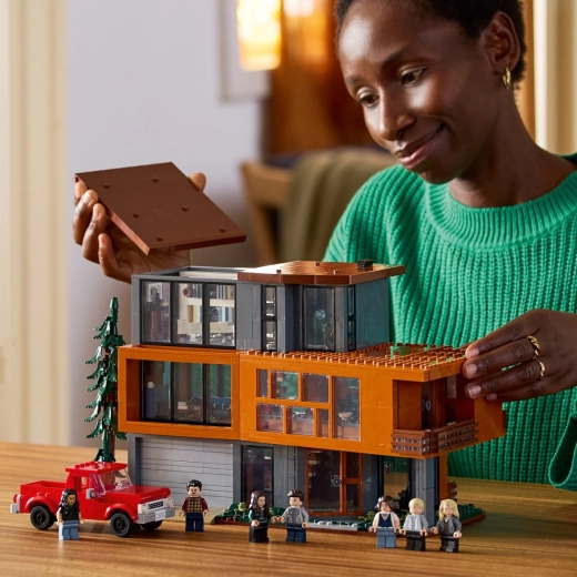 Creative building and striking decoration