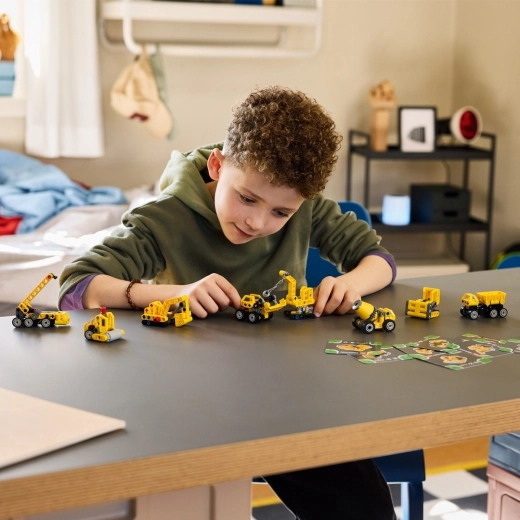 Moving functions and construction-site play