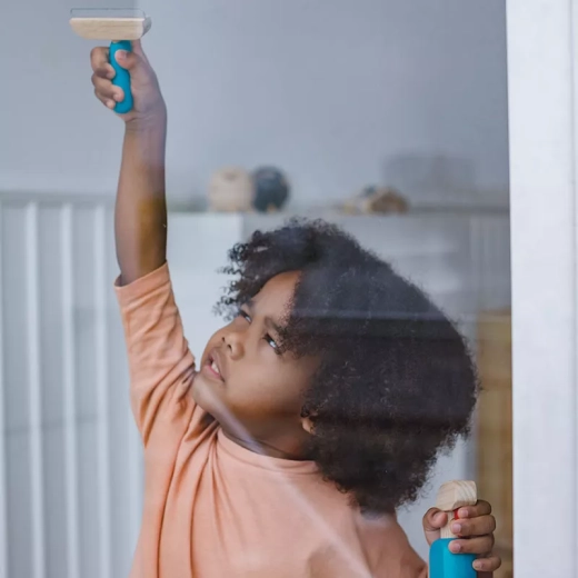 Window squeegee for realistic play