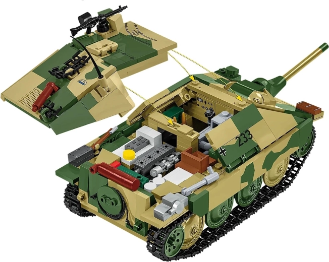 Detaljan interijer s uklonjivim oklopom