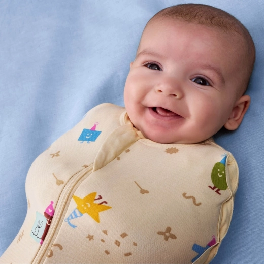 2-in-1: from swaddle to sleeping bag