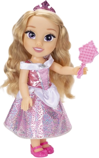 Kraljevski izgled s tijarom i sjajnom haljinom