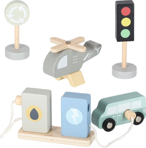 Benzinska postaja i prometni elementi