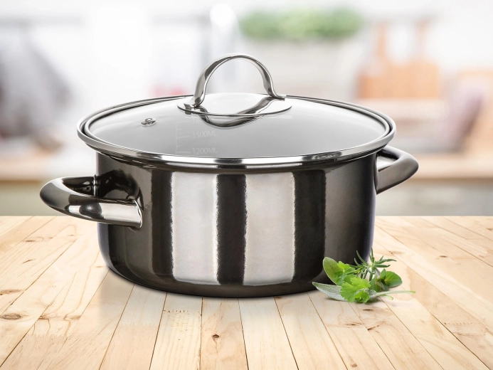 Izdržljiva emajlirana obrada u boji Metallic Black