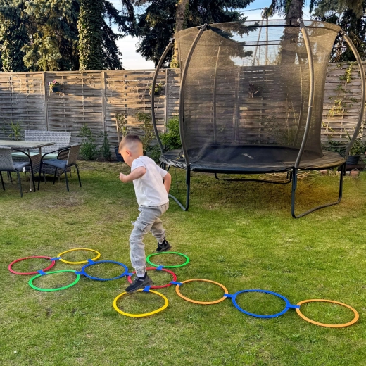 A game that supports coordination