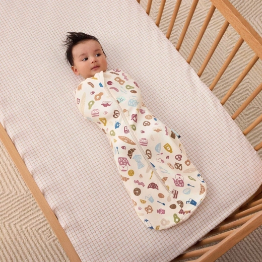 2-in-1: swaddle and sleeping bag as your baby develops