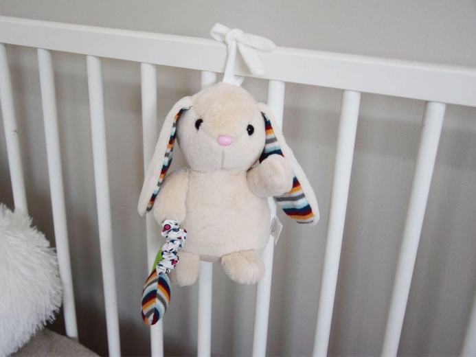 Jednostavno pričvršćivanje na krevetić ili kolica