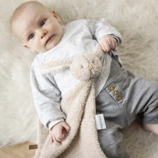 Soothing cuddle cloth from birth