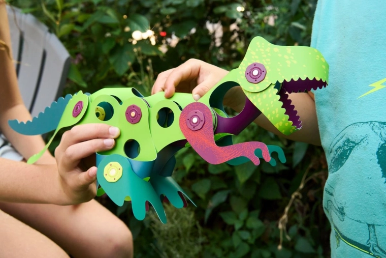 Flexible pieces with strong magnets