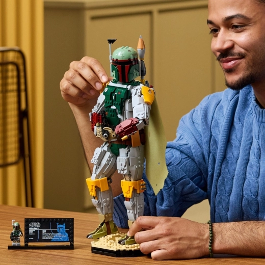 Posable figure for dynamic poses