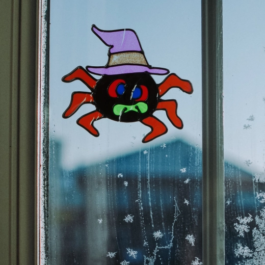 Halloween window decoration – colorful glitter spider