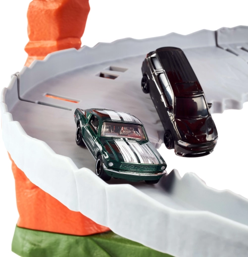 U pakiranju su 2 metalna Matchbox autića u mjerilu 1:64