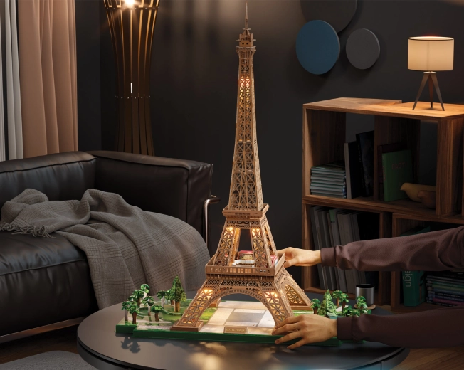 Impressive 90 cm tall Eiffel Tower