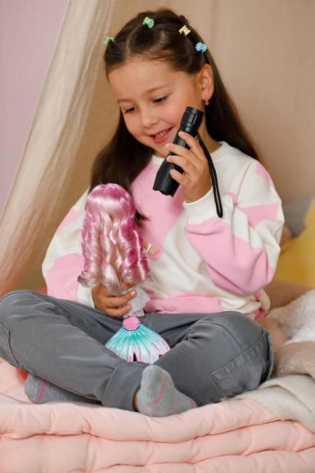 Magijski UV efekt: kosa mijenja boju na suncu