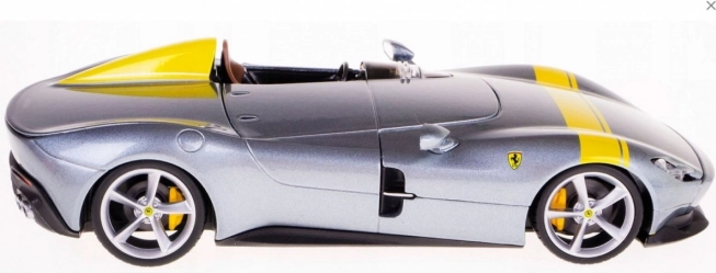 Detaljan metalni model Ferrarija