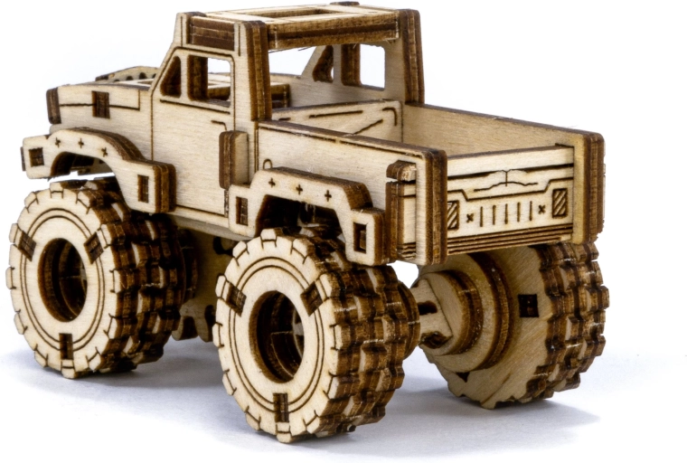 Detaljni drveni Monster Truck