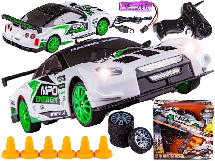 RC drift auto Nissan GT-R 1:24 2,4 GHz 4WD bijelo