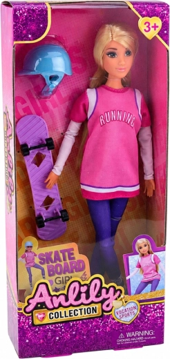 Skateboard i kaciga u pakiranju