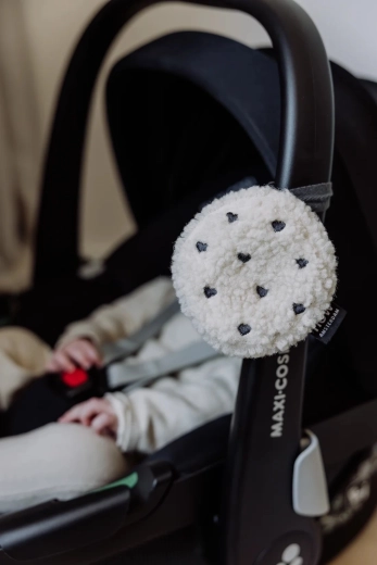 Easy attachment to stroller, car seat, and crib