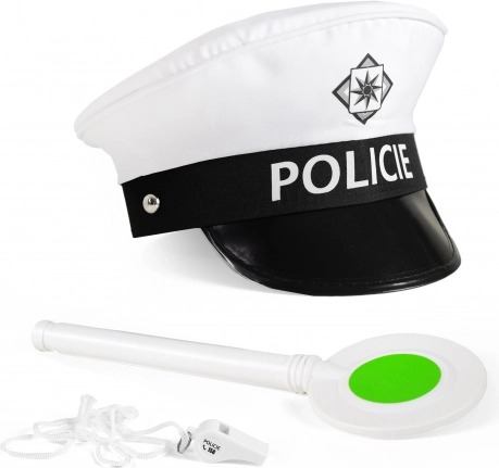 Set malog prometnog policajca s kapom, palicom i zviždaljkom