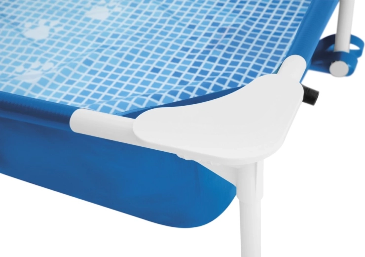 Čista površina vode sa skimerom