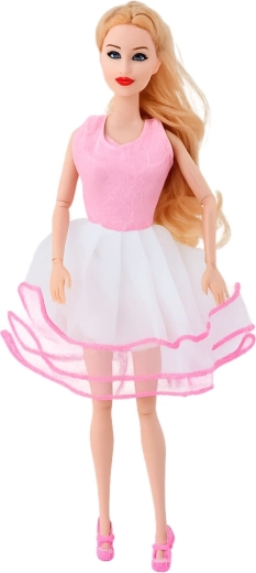 Velika lutka spremna za modnu reviju