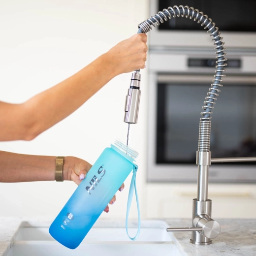 Širok grlić za jednostavno punjenje i čišćenje