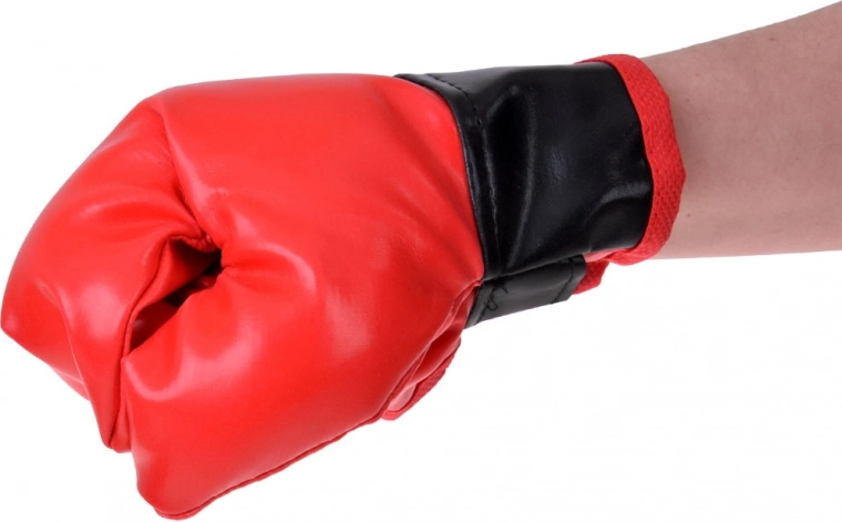 Gloves with adjustable fastening