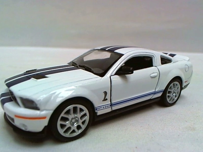 Model auta Shelby 15 cm