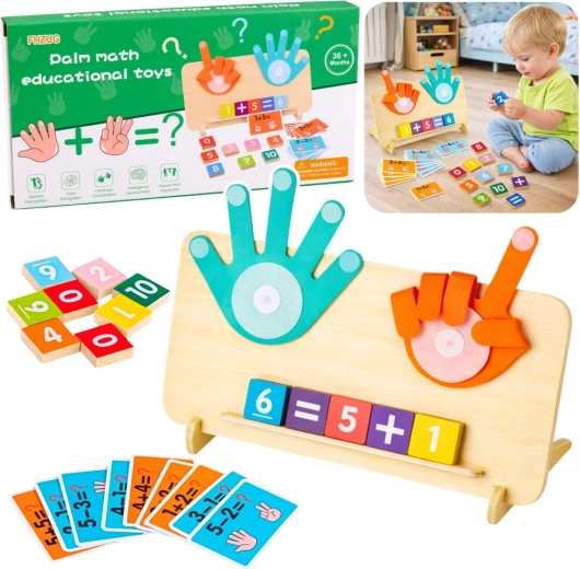 Drvena matematička slagalica na prstima s kartama i brojkama